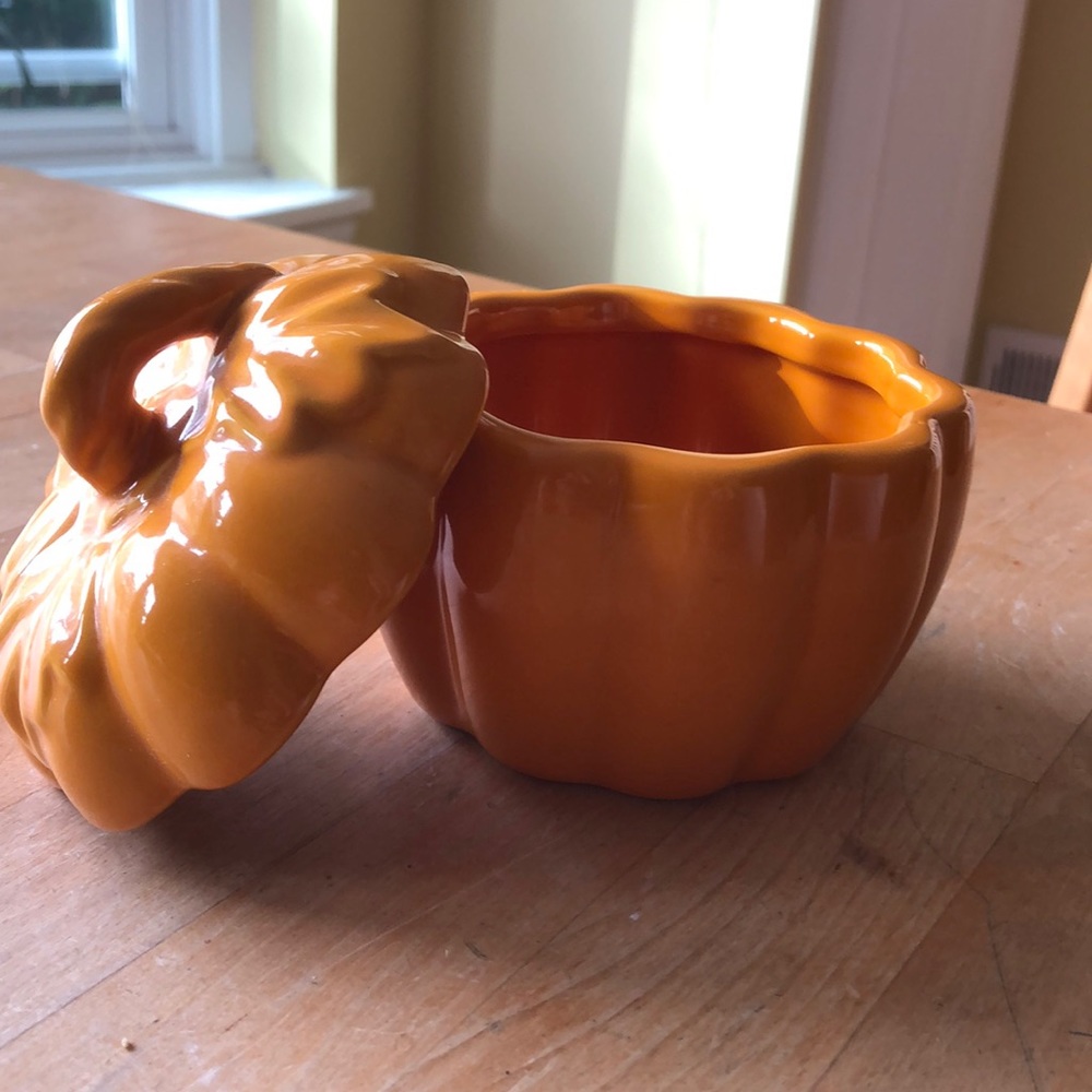 NWOT Small Orange Ceramic pumpkin soup Bowl w/Lid - Picture 2 of 6